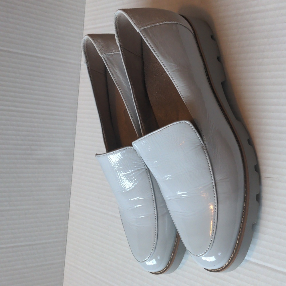 Vionic Kensley Pale Blue Leather Loafers Size 9